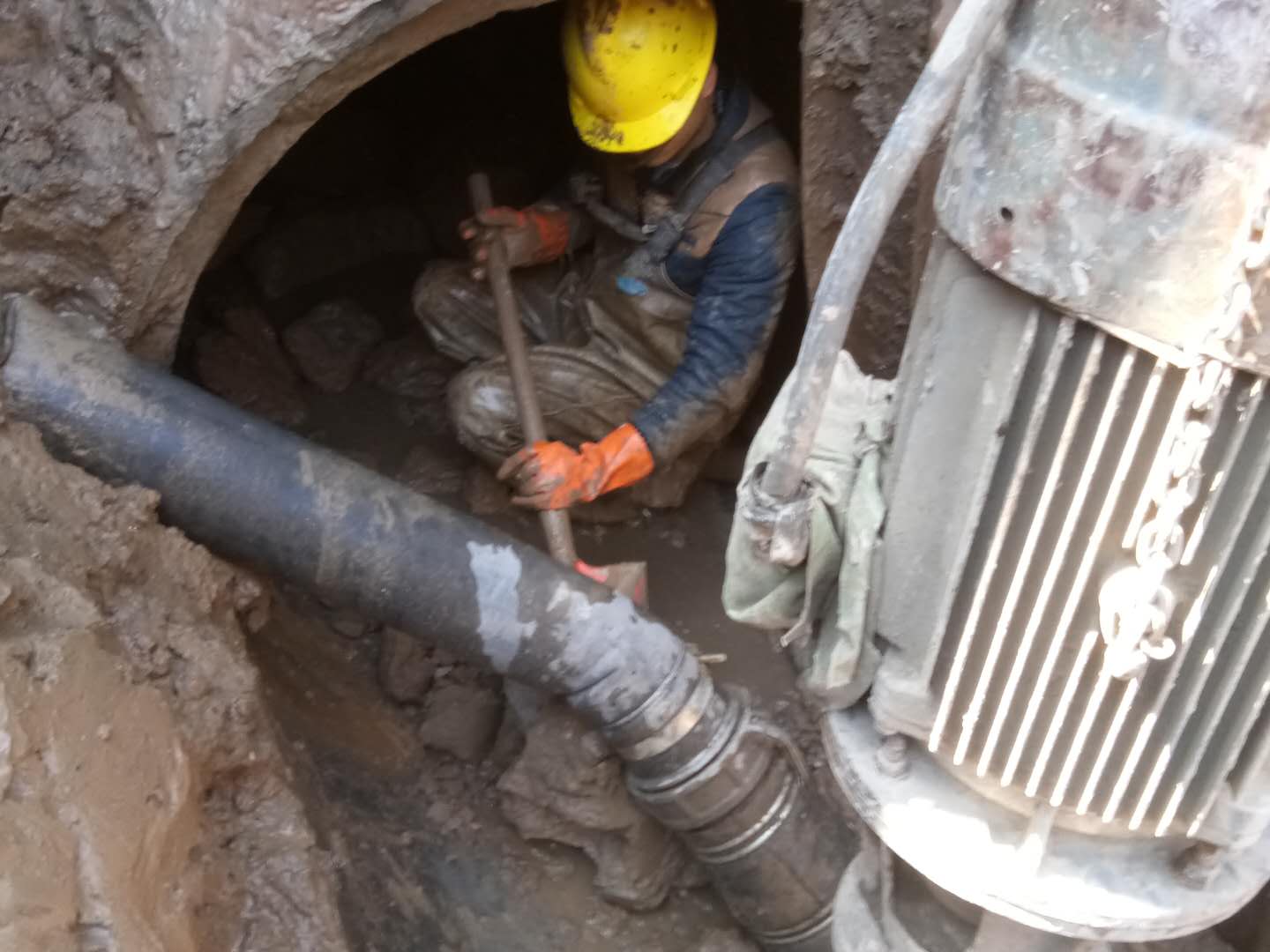 松山湖管道清淤